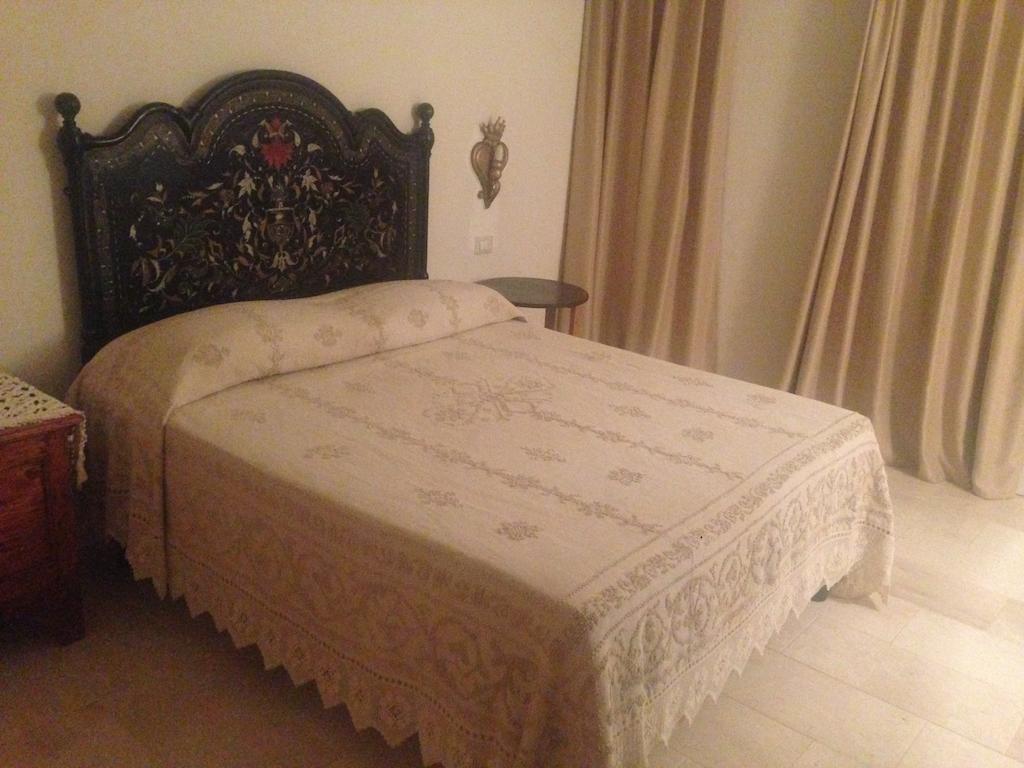 Antica Dimora La Corona San Pantaleo Szoba fotó